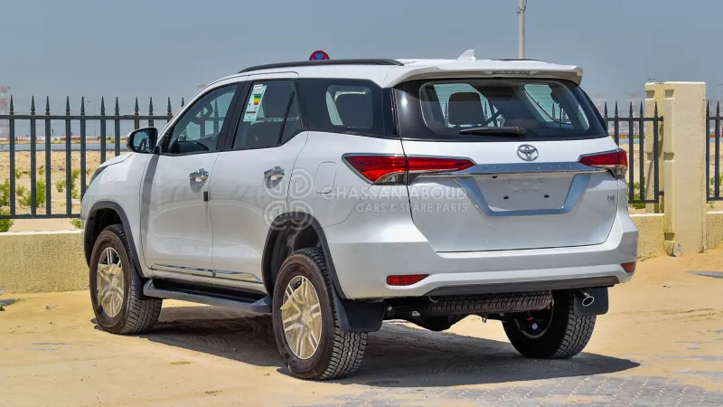 Toyota Fortuner 4x4 - SUV: obrázok 4 Toyota Fortuner 4x4 - SUV: obrázok 4