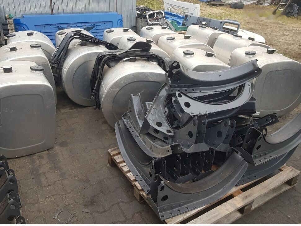 Volvo NEW COMPLETE TANK 285 DM3 22063854 Volvo - Palivová nádrž pre Nákladné auto: obrázok 2 Volvo NEW COMPLETE TANK 285 DM3 22063854 Volvo - Palivová nádrž pre Nákladné auto: obrázok 2