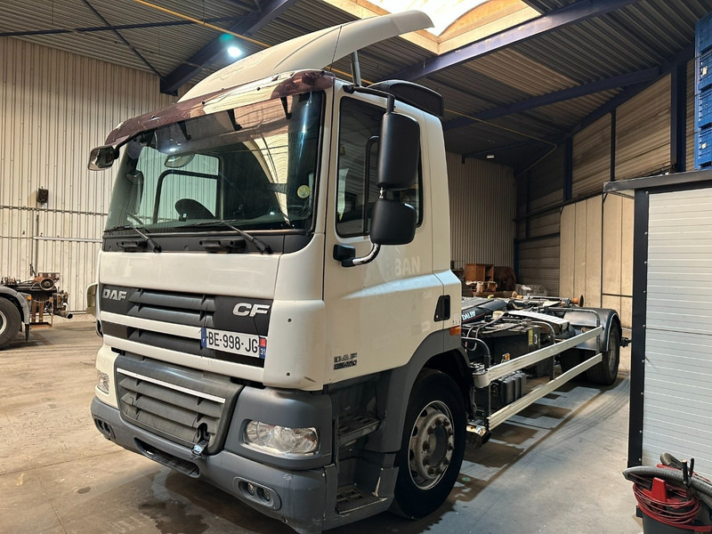 DAF CF 85.410 19T - 4x2 HOOKLIFT DALBY 16T - 5350mm - MANUAL ZF - TUV 09/2025 - EURO 5 - A/C - Hákový nosič kontajnerov: obrázok 3 DAF CF 85.410 19T - 4x2 HOOKLIFT DALBY 16T - 5350mm - MANUAL ZF - TUV 09/2025 - EURO 5 - A/C - Hákový nosič kontajnerov: obrázok 3