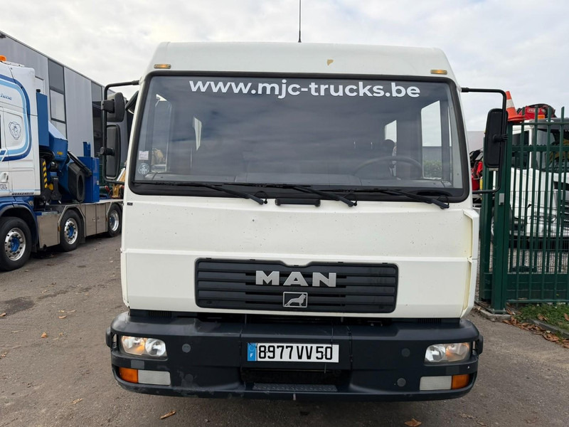 MAN 10.225 LC CLOSED BOX / KOFFER - DOKA - MANUAL GEARBOX - *344.000km* - STEEL SPRING / BLATT / LAMES - BE TRUCK - Skříňový nákladní auto: obrázok 2 MAN 10.225 LC CLOSED BOX / KOFFER - DOKA - MANUAL GEARBOX - *344.000km* - STEEL SPRING / BLATT / LAMES - BE TRUCK - Skříňový nákladní auto: obrázok 2