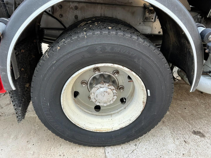 Renault MIDLUM 150 FUEL TANKER / CITERNE MAZOUT - 6500L - 3 COMPARTIMENTS - *ENGINE PROBLEM* - Cisternové vozidlo: obrázok 5 Renault MIDLUM 150 FUEL TANKER / CITERNE MAZOUT - 6500L - 3 COMPARTIMENTS - *ENGINE PROBLEM* - Cisternové vozidlo: obrázok 5