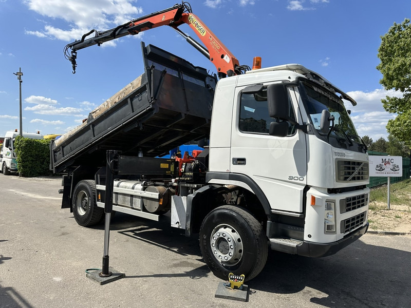 Volvo FM 300 4x4 TIPPER + CRANE PALFINGER PK 12000 - *339.000km* - MANUAL - STEEL SPRING / BIG AXLES - EURO 3 - TÜV 15/10/2025 - Sklápač, Auto s hydraulickou rukou: obrázok 1 Volvo FM 300 4x4 TIPPER + CRANE PALFINGER PK 12000 - *339.000km* - MANUAL - STEEL SPRING / BIG AXLES - EURO 3 - TÜV 15/10/2025 - Sklápač, Auto s hydraulickou rukou: obrázok 1