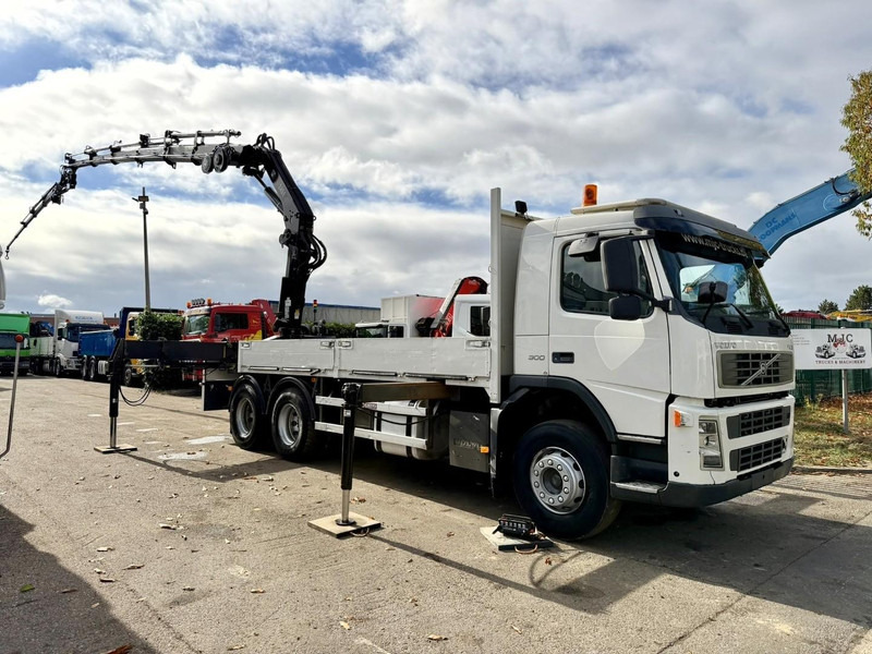 Volvo FM 300 6x4 + (25.8m!) PRITSCHE + KRAN HIAB 245 E-5 + JIB 65 X-3 + 2 ME - *228.000km* - MANUAL - A/C - EURO 3 - BELGIAN TRUCK - Valníkový/ Plošinový nákladný automobil, Auto s hydraulickou rukou: obrázok 2 Volvo FM 300 6x4 + (25.8m!) PRITSCHE + KRAN HIAB 245 E-5 + JIB 65 X-3 + 2 ME - *228.000km* - MANUAL - A/C - EURO 3 - BELGIAN TRUCK - Valníkový/ Plošinový nákladný automobil, Auto s hydraulickou rukou: obrázok 2