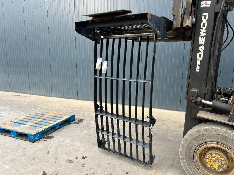 Cat 313E / 320F / 323E / 325F / 329E / 330F / 336E / 3 - Kabína a interiér pre Stavebné stroje: obrázok 1 Cat 313E / 320F / 323E / 325F / 329E / 330F / 336E / 3 - Kabína a interiér pre Stavebné stroje: obrázok 1