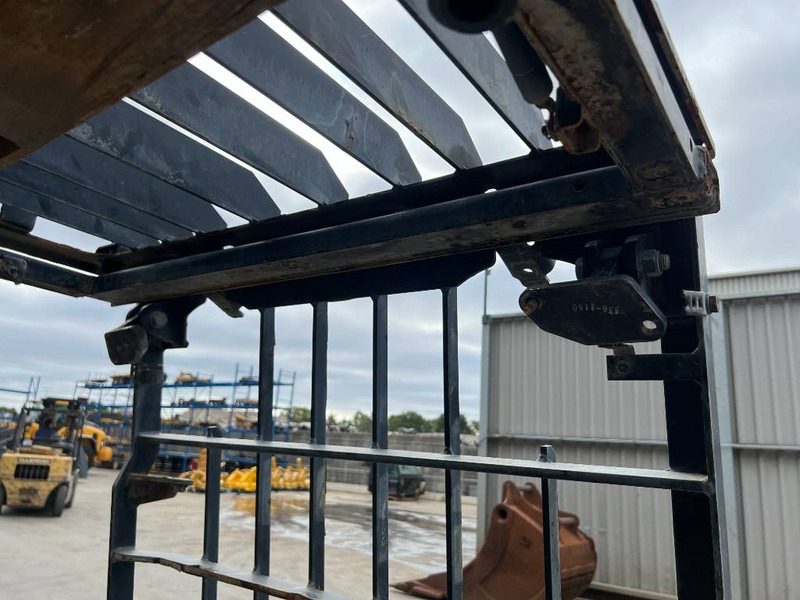 Cat 313E / M315F / 320F / 323E / 325F / 329E / 330F / - Kabína a interiér pre Stavebné stroje: obrázok 4 Cat 313E / M315F / 320F / 323E / 325F / 329E / 330F / - Kabína a interiér pre Stavebné stroje: obrázok 4