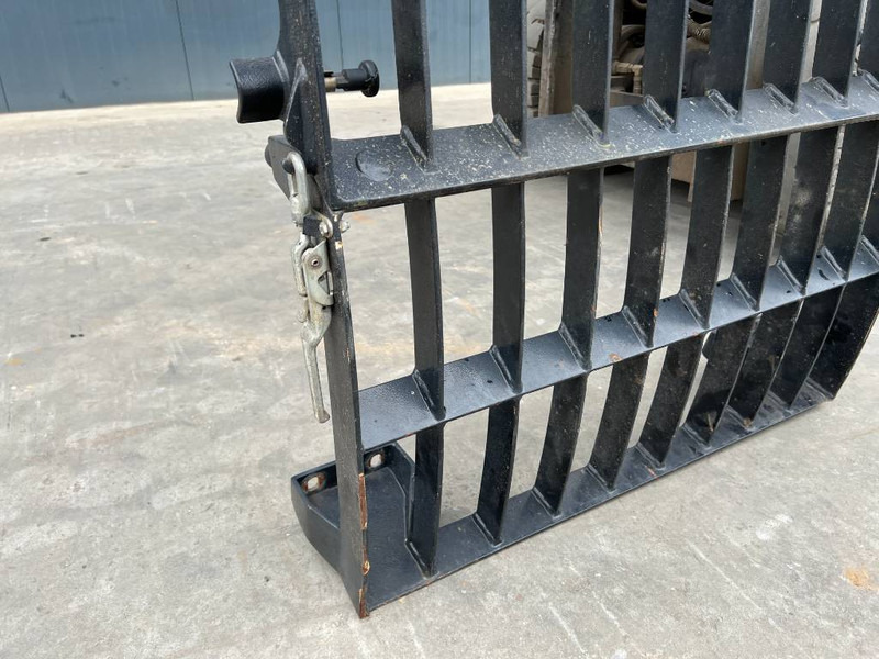 Cat M313D / M315D / M316D / M318D / M322D / M325D - Kabína a interiér pre Stavebné stroje: obrázok 4 Cat M313D / M315D / M316D / M318D / M322D / M325D - Kabína a interiér pre Stavebné stroje: obrázok 4