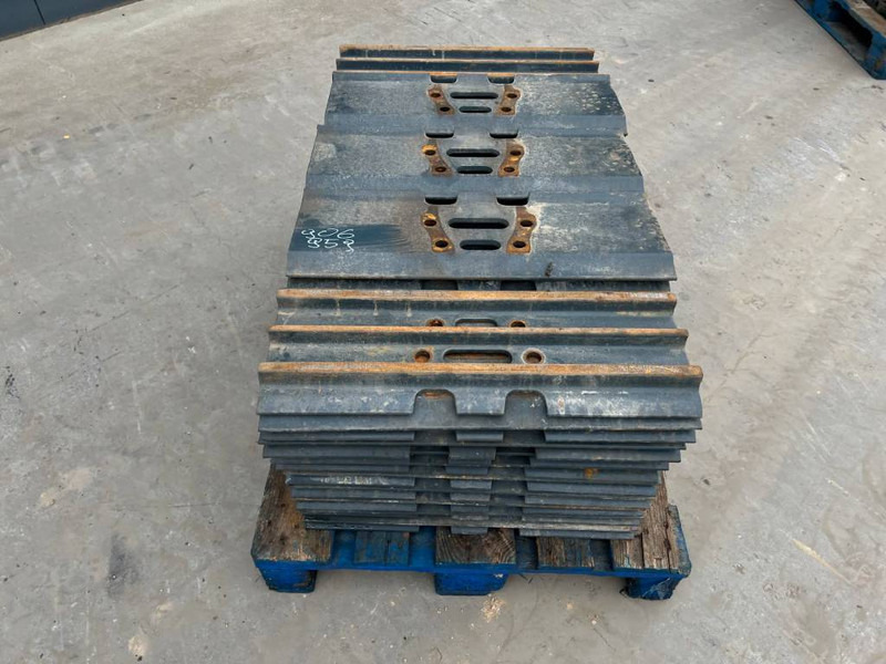 Hyundai R210 / R215 / R220 Shoes 3 Grouser 600mm - Rám/ Podvozok pre Stavebné stroje: obrázok 2 Hyundai R210 / R215 / R220 Shoes 3 Grouser 600mm - Rám/ Podvozok pre Stavebné stroje: obrázok 2