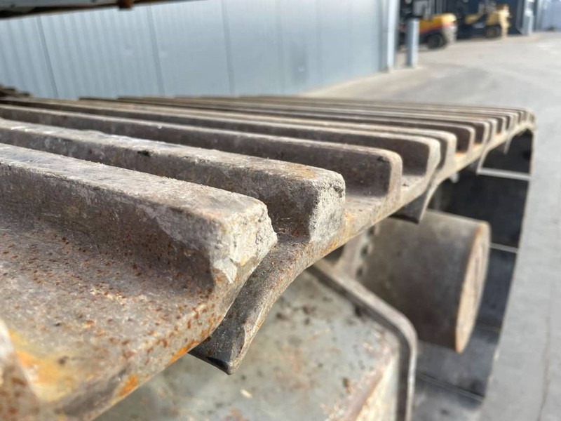 Liebherr R922 SLC - Pásové rýpadlo: obrázok 5 Liebherr R922 SLC - Pásové rýpadlo: obrázok 5