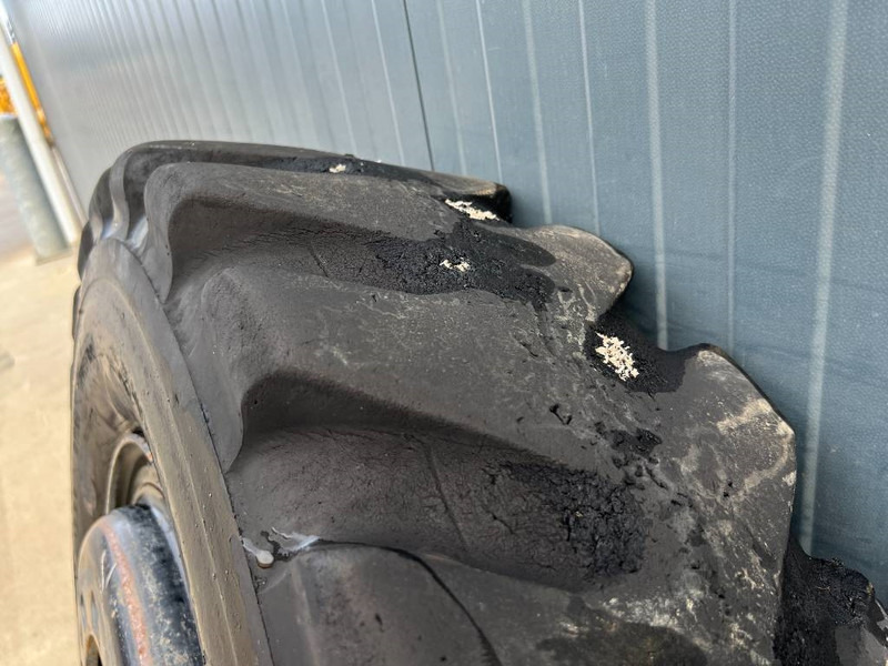 Michelin 1000 x 20 banden / 10.00 x 20: 1x2 Reifen - Pneumatiky a disky pre Stavebné stroje: obrázok 4 Michelin 1000 x 20 banden / 10.00 x 20: 1x2 Reifen - Pneumatiky a disky pre Stavebné stroje: obrázok 4