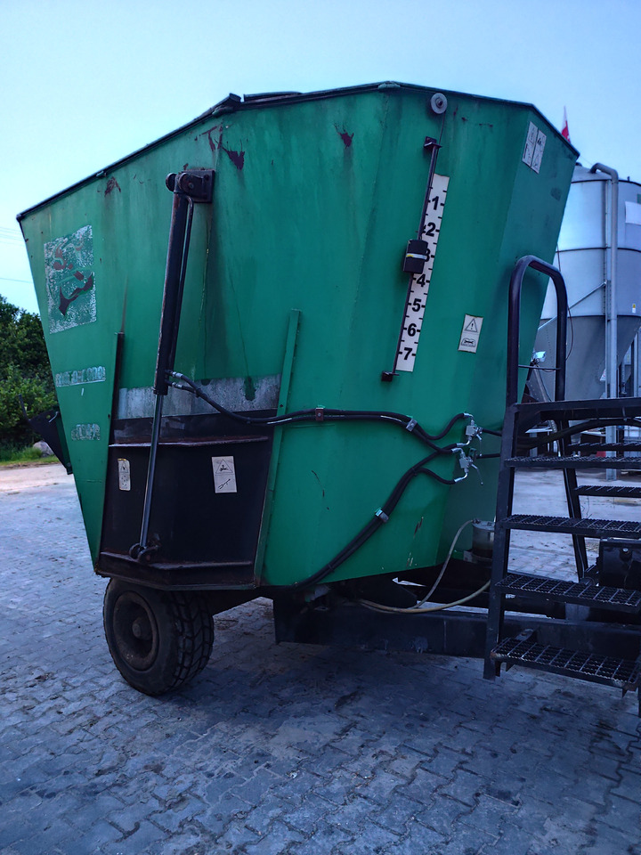 Auto-Agro T-011 - Kŕmny voz: obrázok 3 Auto-Agro T-011 - Kŕmny voz: obrázok 3