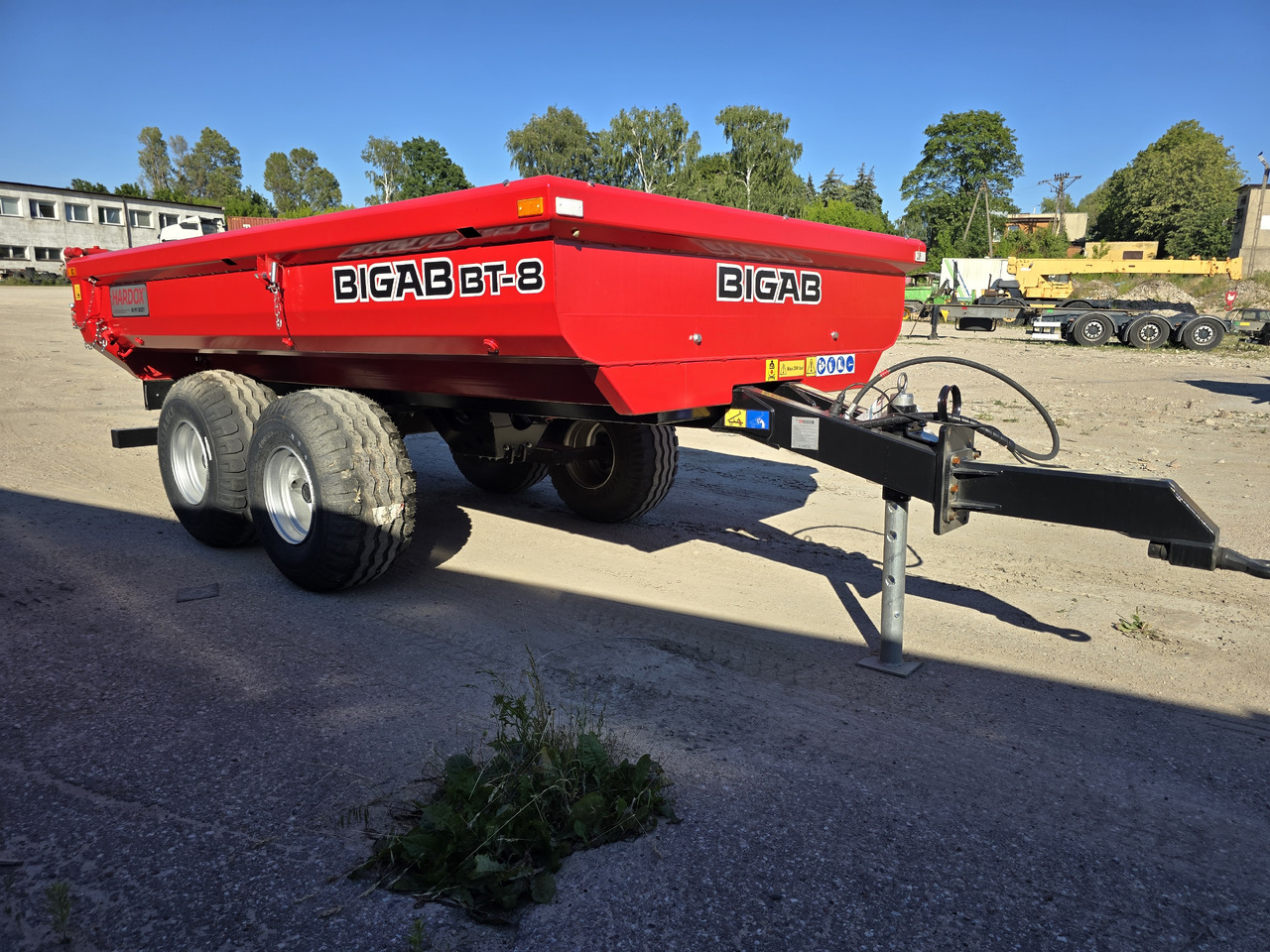 BIGAB BT-8 HARDOX - Poľnohospodársky sklápěcí príves: obrázok 2 BIGAB BT-8 HARDOX - Poľnohospodársky sklápěcí príves: obrázok 2