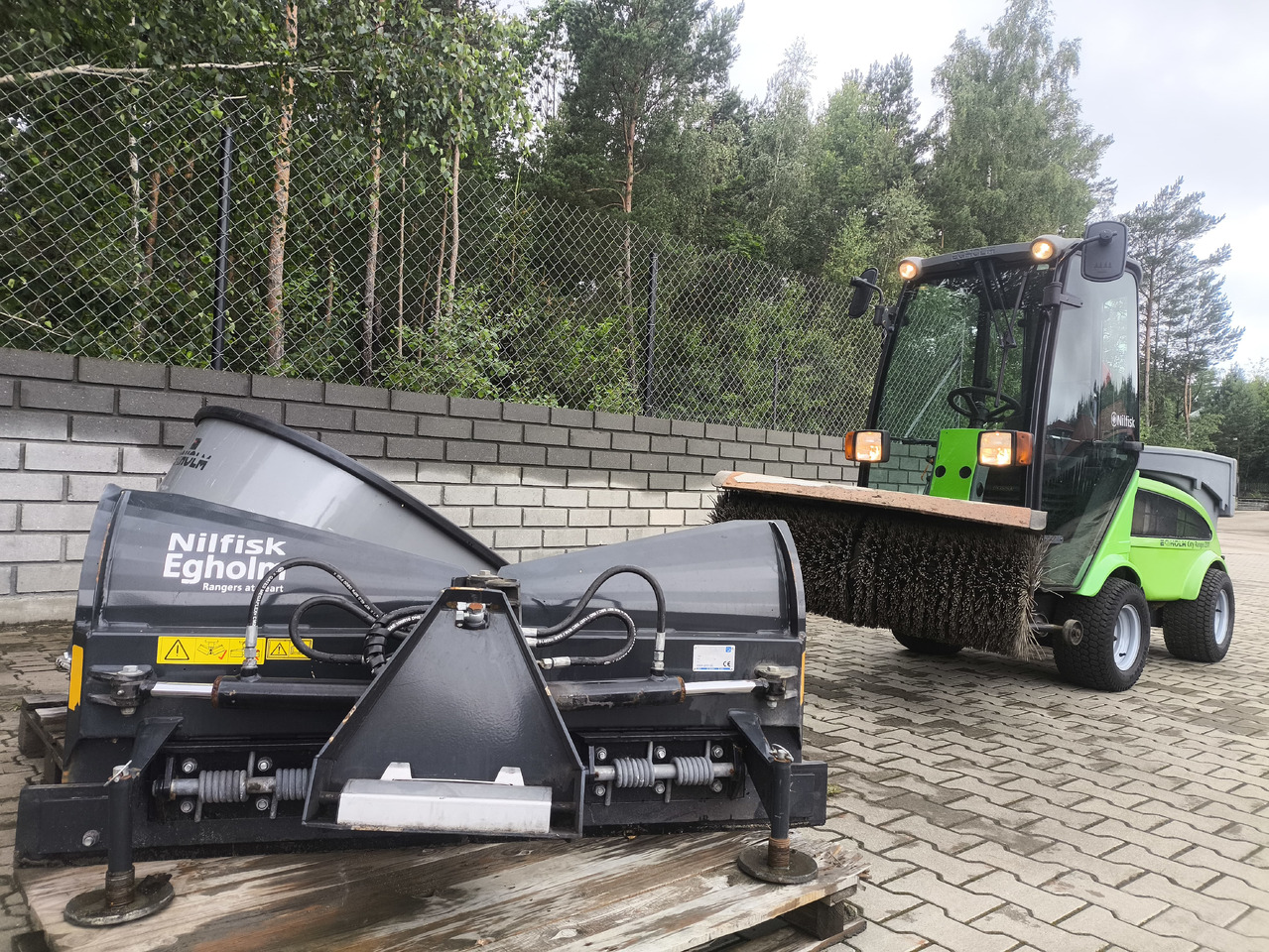 EGHOLM 2200T - Kompaktný traktor: obrázok 1 EGHOLM 2200T - Kompaktný traktor: obrázok 1