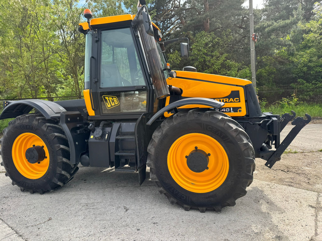JCB FASTRAC 2140 - Traktor: obrázok 2 JCB FASTRAC 2140 - Traktor: obrázok 2