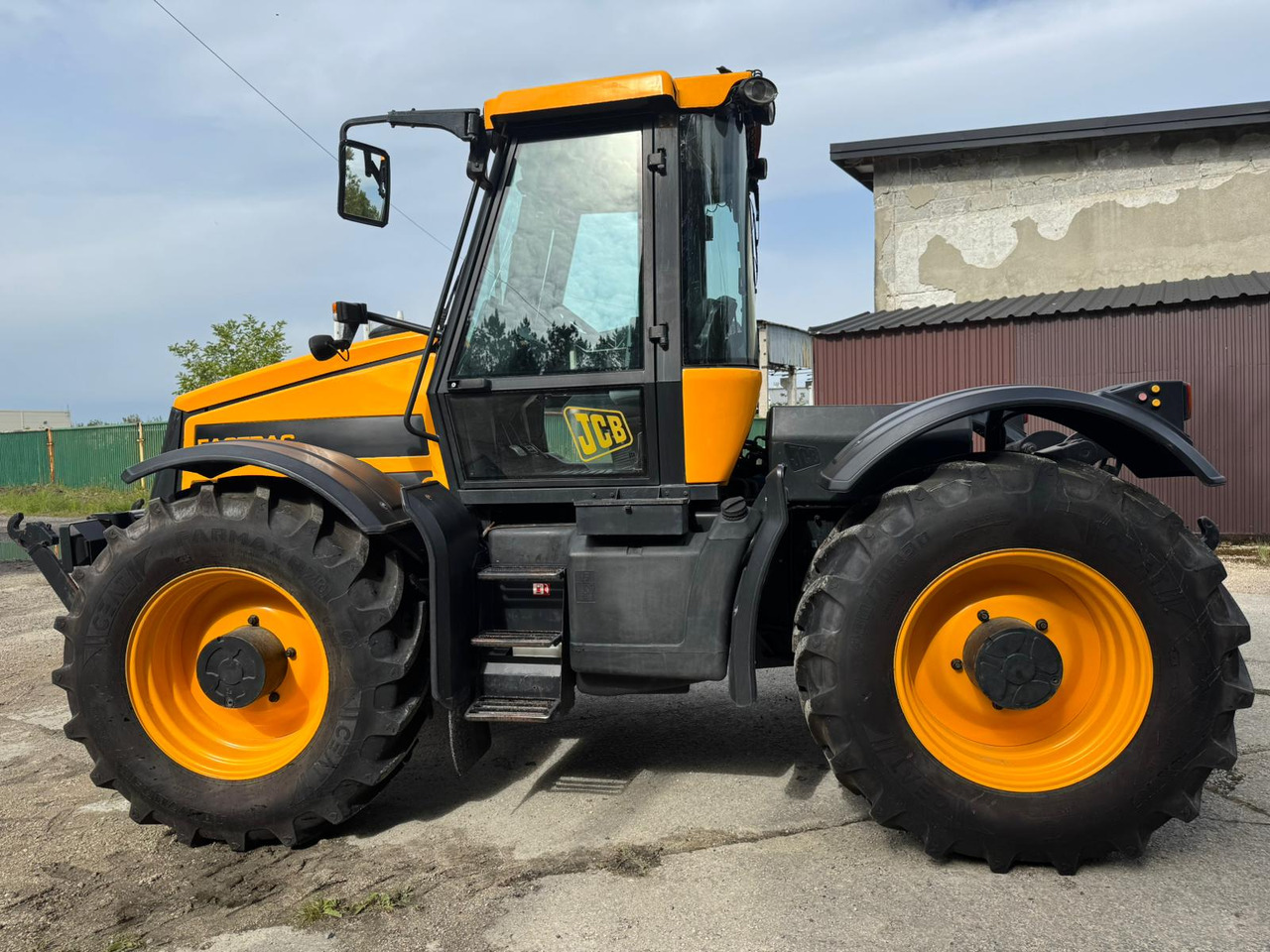 JCB FASTRAC 2140 - Traktor: obrázok 4 JCB FASTRAC 2140 - Traktor: obrázok 4