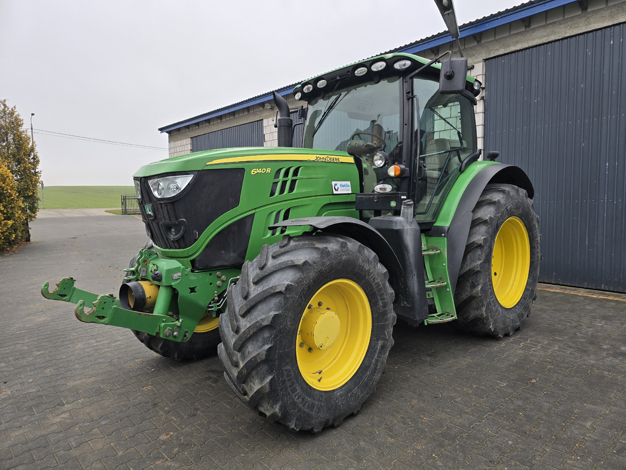 JOHN DEERE 6140R - Traktor: obrázok 3 JOHN DEERE 6140R - Traktor: obrázok 3
