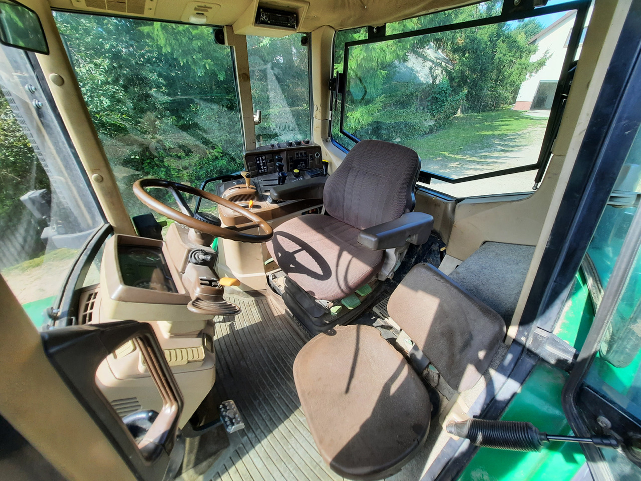 JOHN DEERE 6910 - Traktor: obrázok 2 JOHN DEERE 6910 - Traktor: obrázok 2