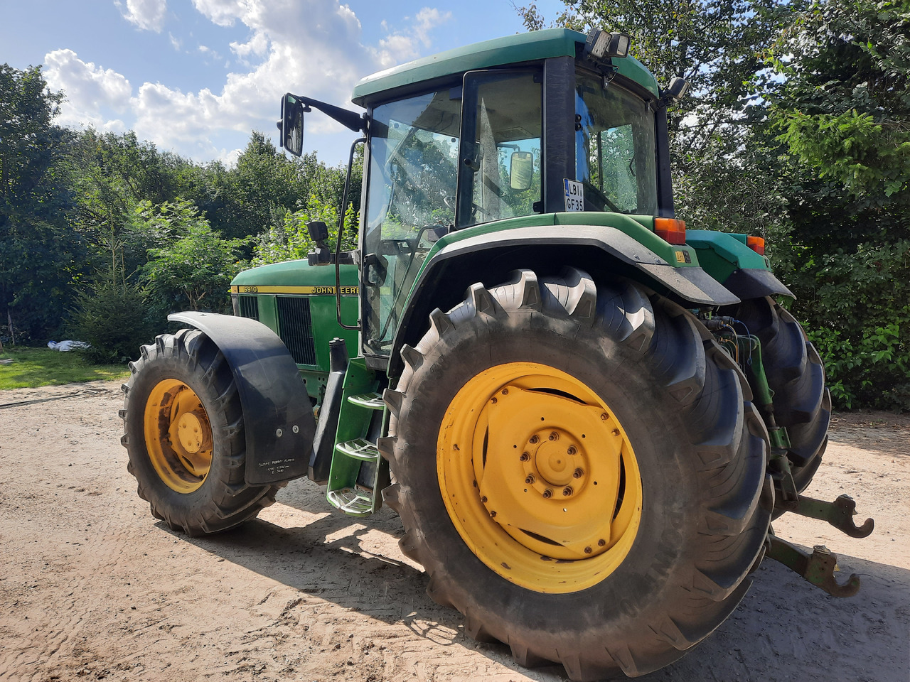 JOHN DEERE 6910 - Traktor: obrázok 1 JOHN DEERE 6910 - Traktor: obrázok 1