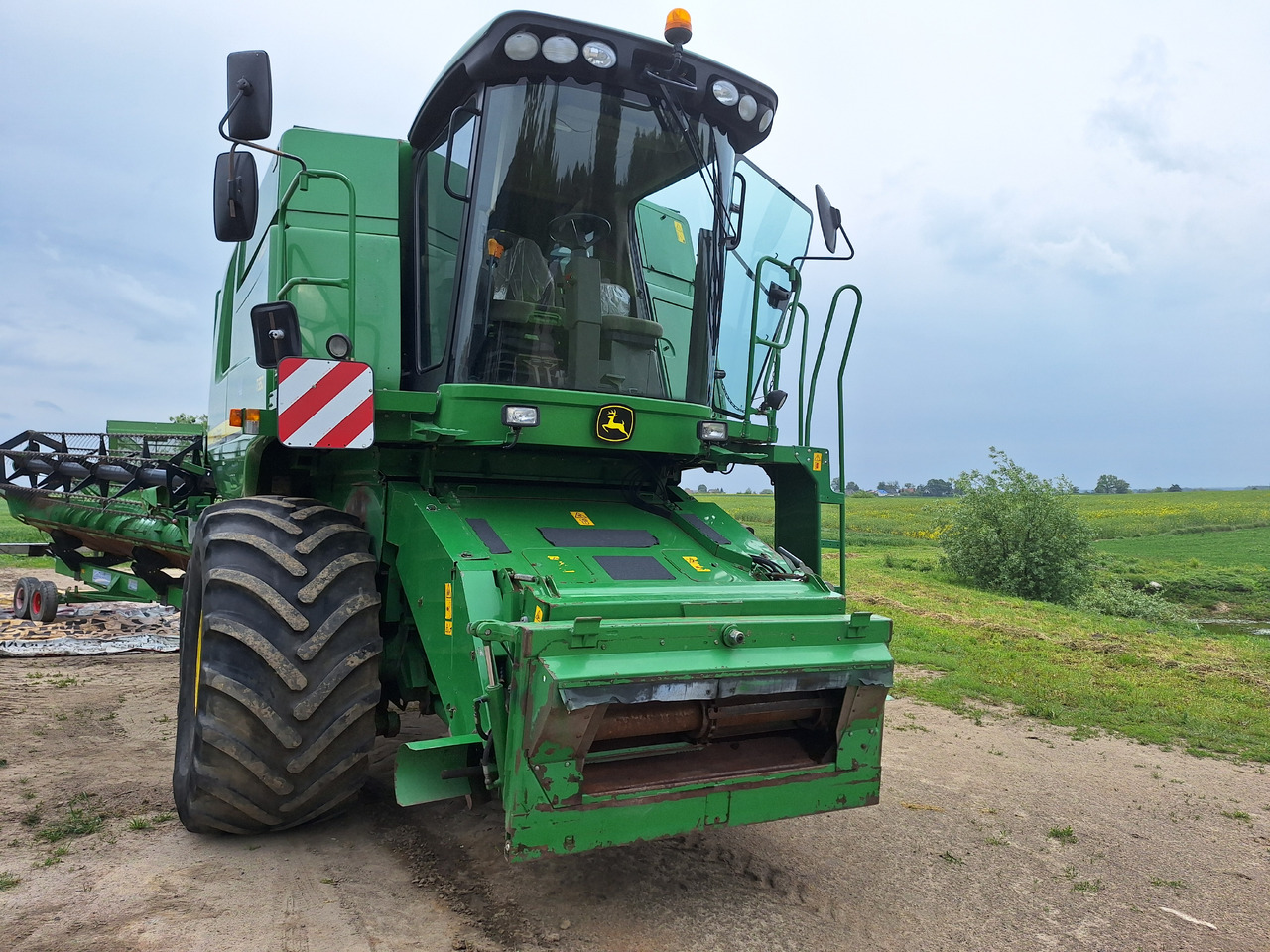 John Deere T550 - Obilný kombajn: obrázok 4 John Deere T550 - Obilný kombajn: obrázok 4