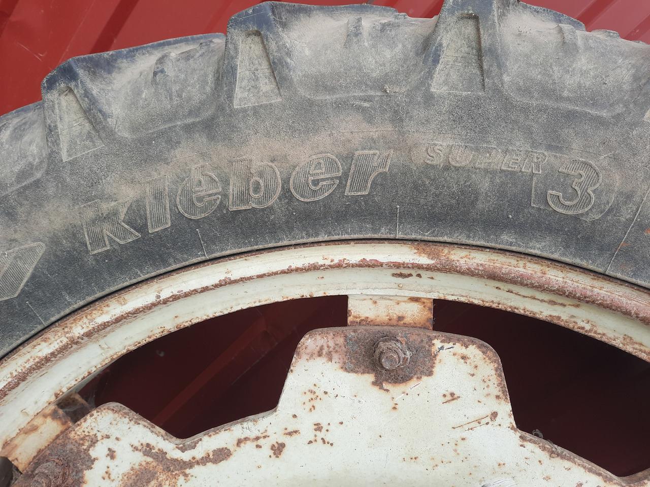 KLEBER Super 3 11.2 R44 - Kompletné koleso pre Poľnohospodárske stroje: obrázok 5 KLEBER Super 3 11.2 R44 - Kompletné koleso pre Poľnohospodárske stroje: obrázok 5