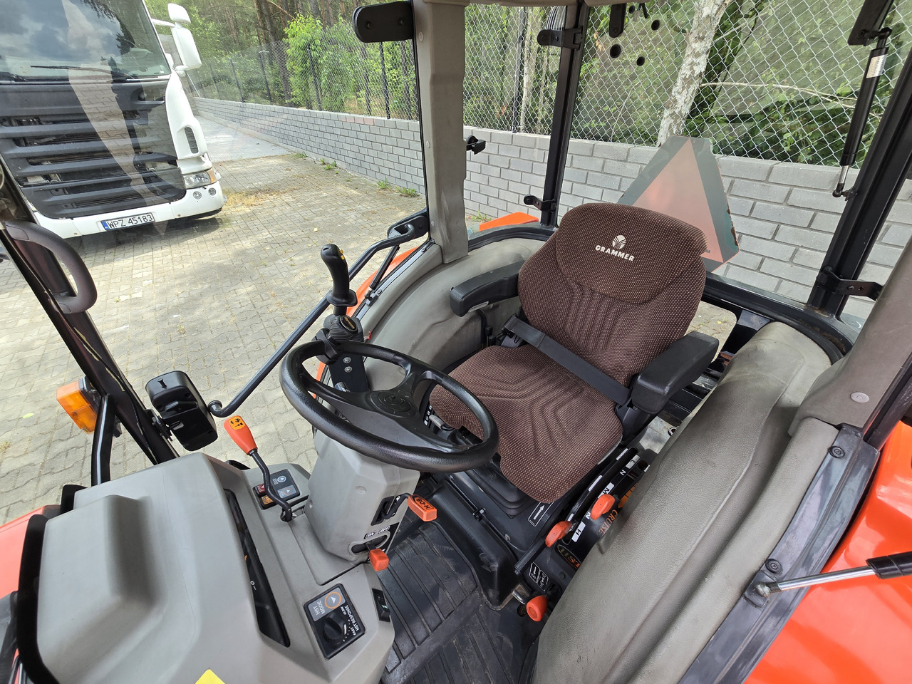 KUBOTA 4240 - Traktor: obrázok 2 KUBOTA 4240 - Traktor: obrázok 2