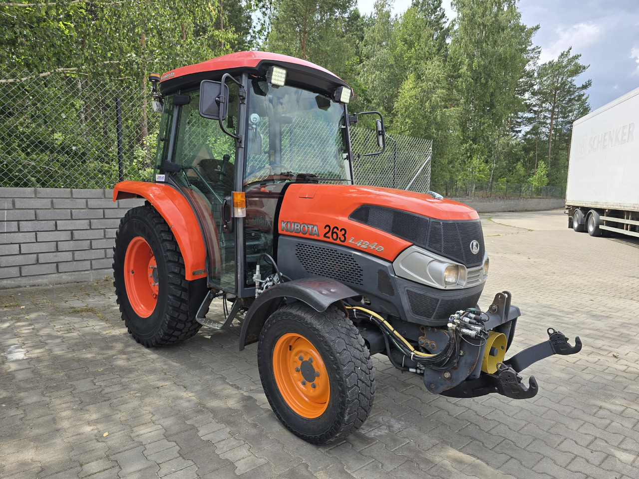 KUBOTA 4240 - Traktor: obrázok 3 KUBOTA 4240 - Traktor: obrázok 3
