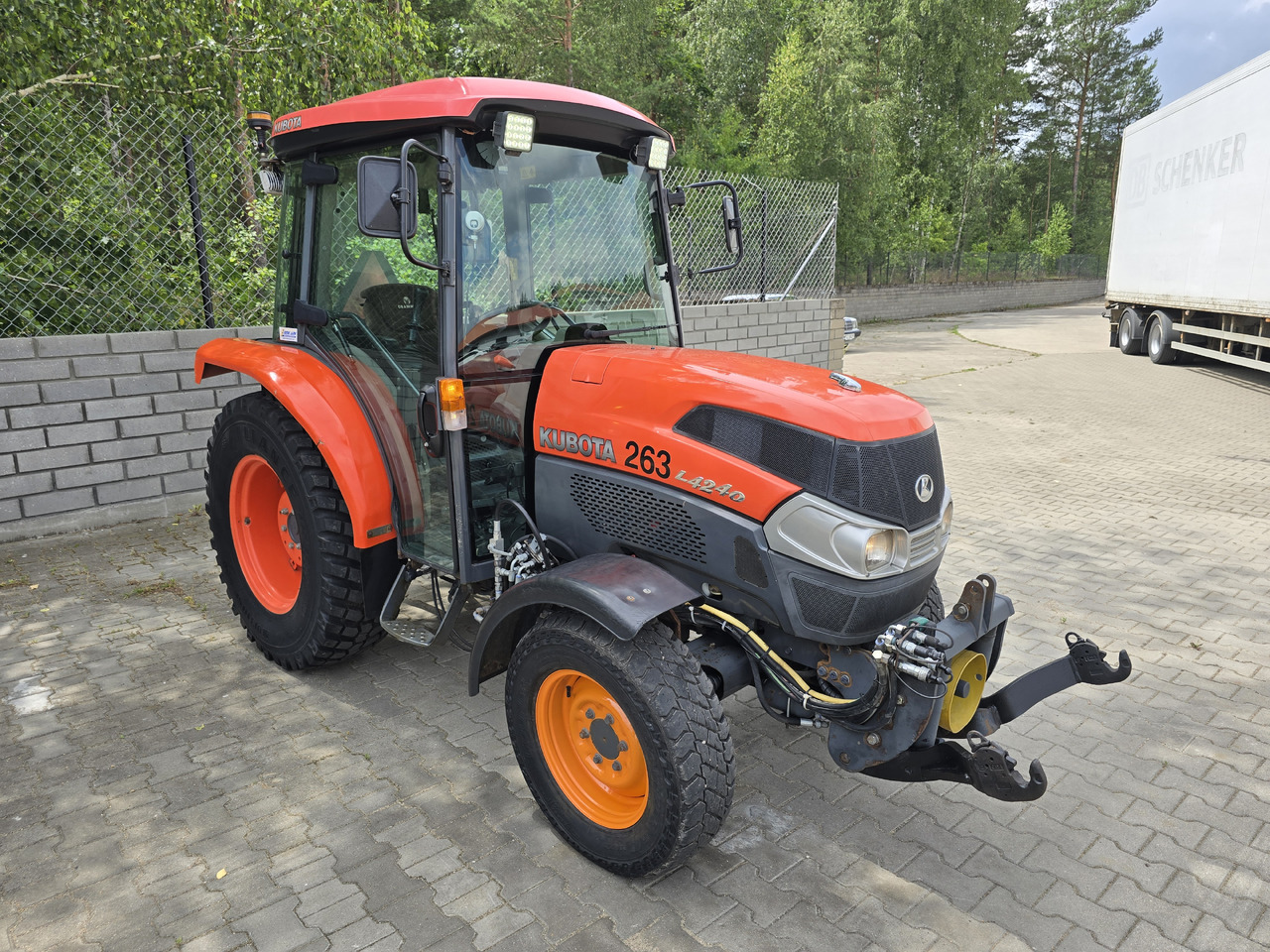 KUBOTA 4240 - Traktor: obrázok 4 KUBOTA 4240 - Traktor: obrázok 4