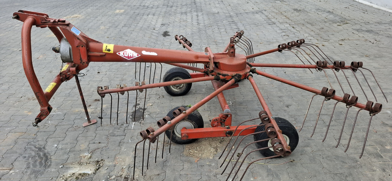 KUHN GA 300 GM - Obracač sena: obrázok 2 KUHN GA 300 GM - Obracač sena: obrázok 2
