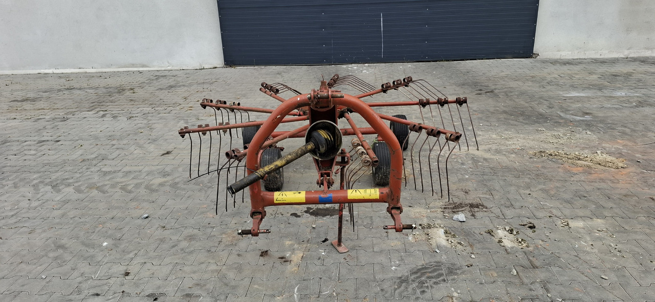 KUHN GA 300 GM - Obracač sena: obrázok 1 KUHN GA 300 GM - Obracač sena: obrázok 1