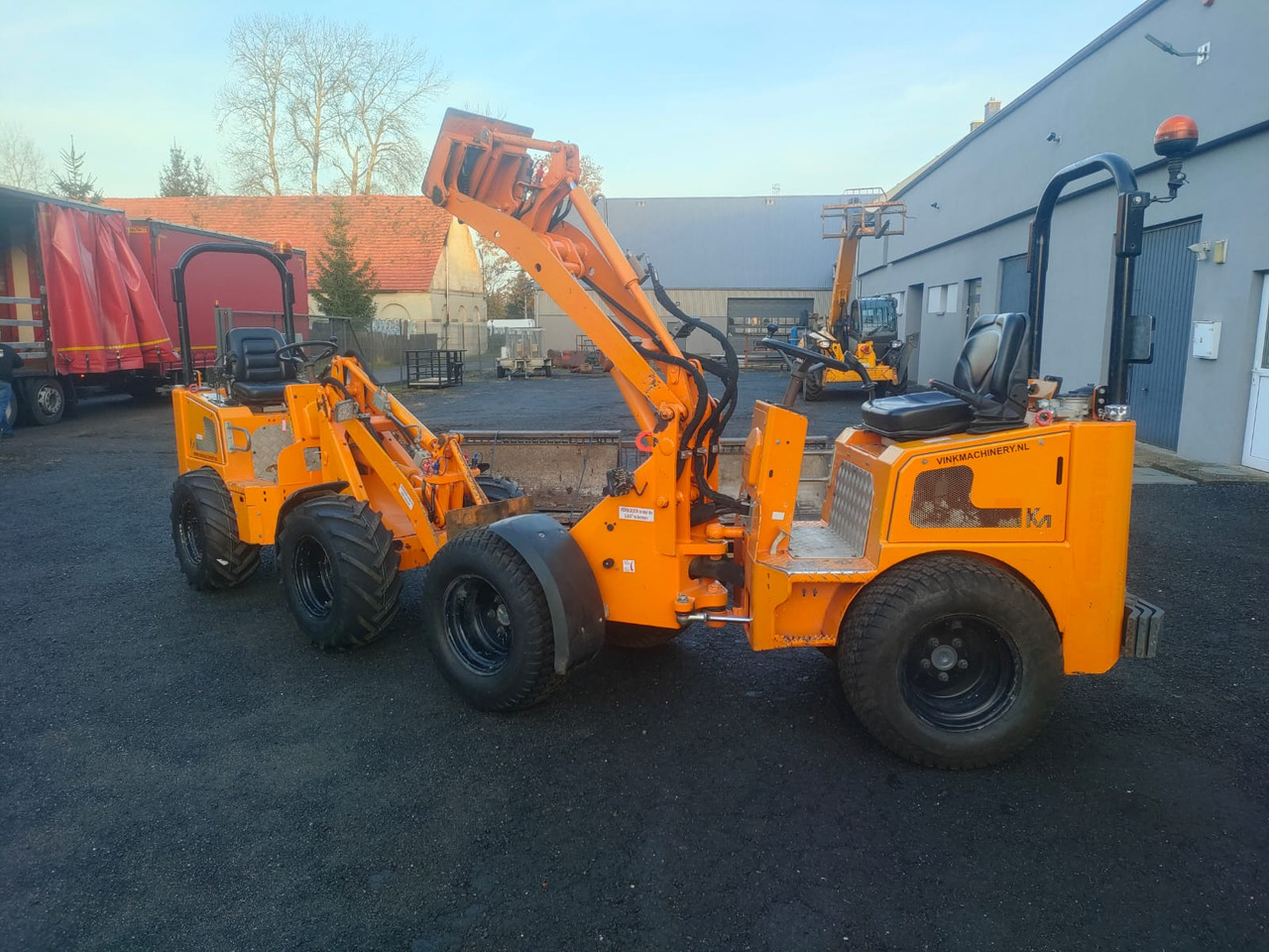 Knikmops KM130 - Kĺbový nakladač: obrázok 1 Knikmops KM130 - Kĺbový nakladač: obrázok 1