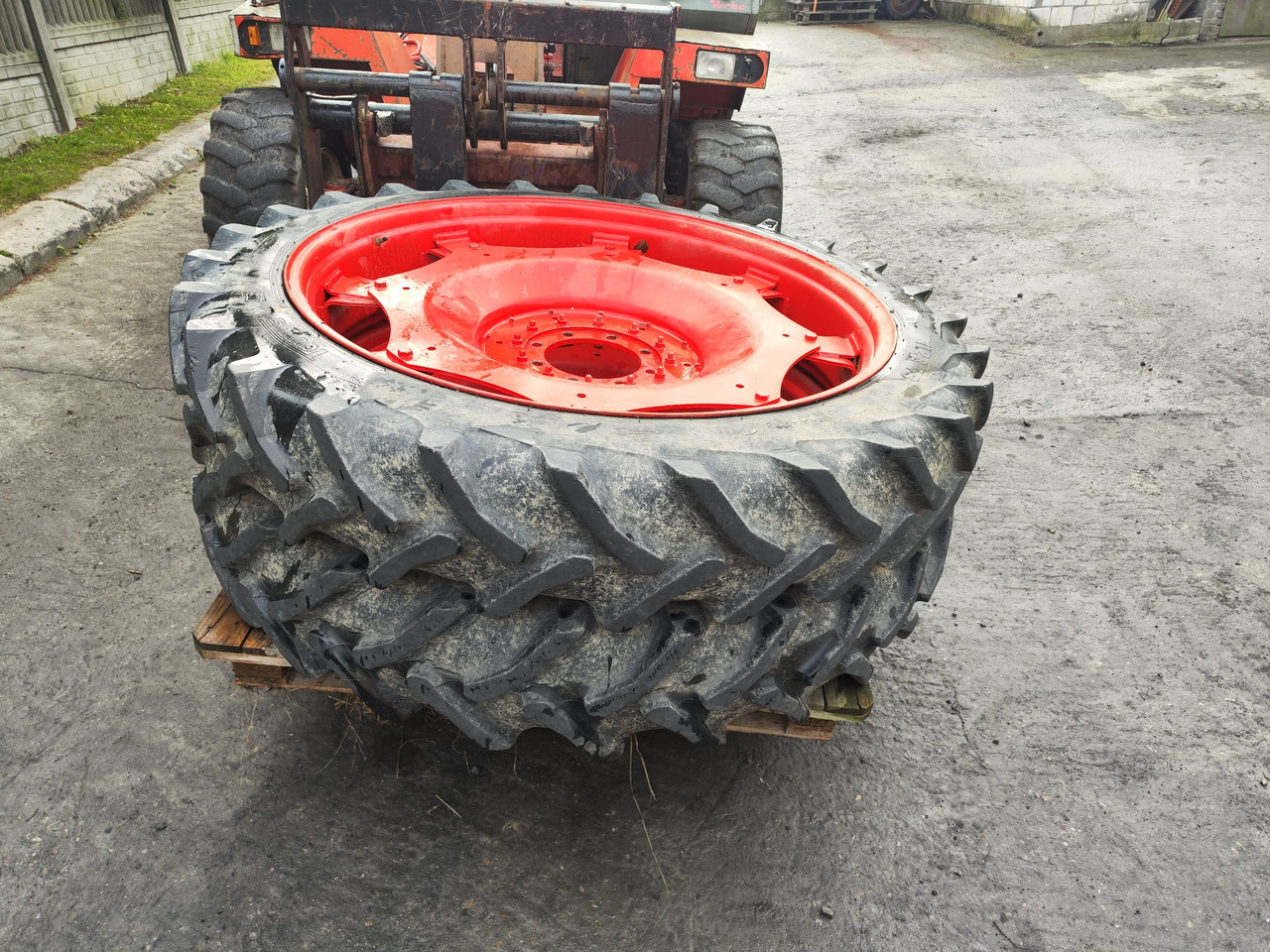 Koła 2 szt. felgi + opony TAURUS 11.2 R48 (fendt 312) - Kompletné koleso pre Poľnohospodárske stroje: obrázok 1 Koła 2 szt. felgi + opony TAURUS 11.2 R48 (fendt 312) - Kompletné koleso pre Poľnohospodárske stroje: obrázok 1