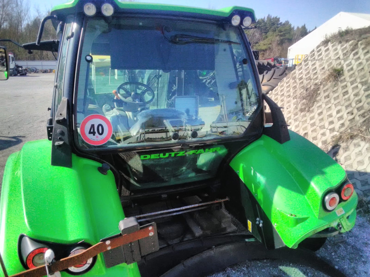 - Kabína pre Traktor: obrázok 4 - Kabína pre Traktor: obrázok 4