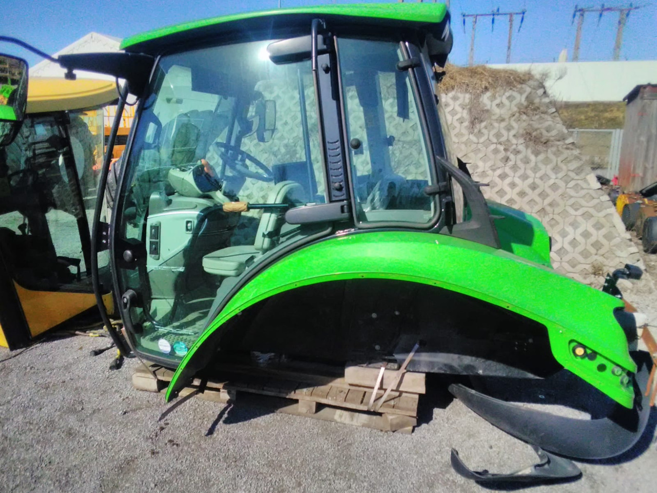 - Kabína pre Traktor: obrázok 5 - Kabína pre Traktor: obrázok 5