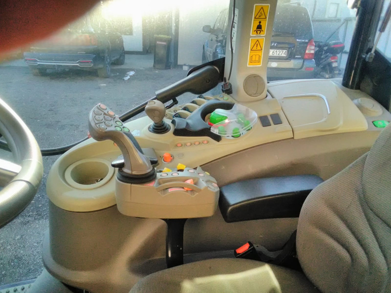 - Kabína pre Traktor: obrázok 4 - Kabína pre Traktor: obrázok 4
