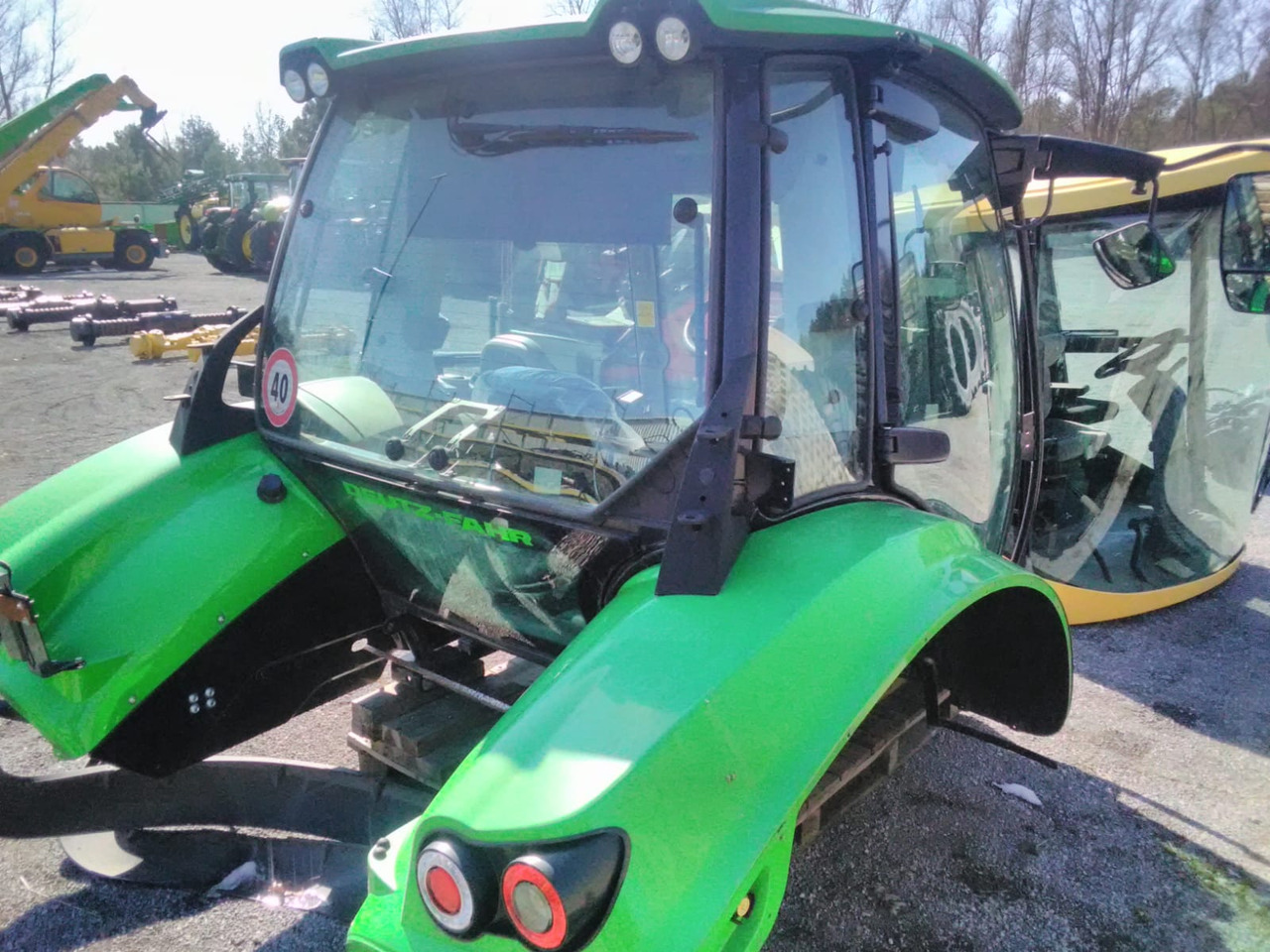 - Kabína pre Traktor: obrázok 3 - Kabína pre Traktor: obrázok 3