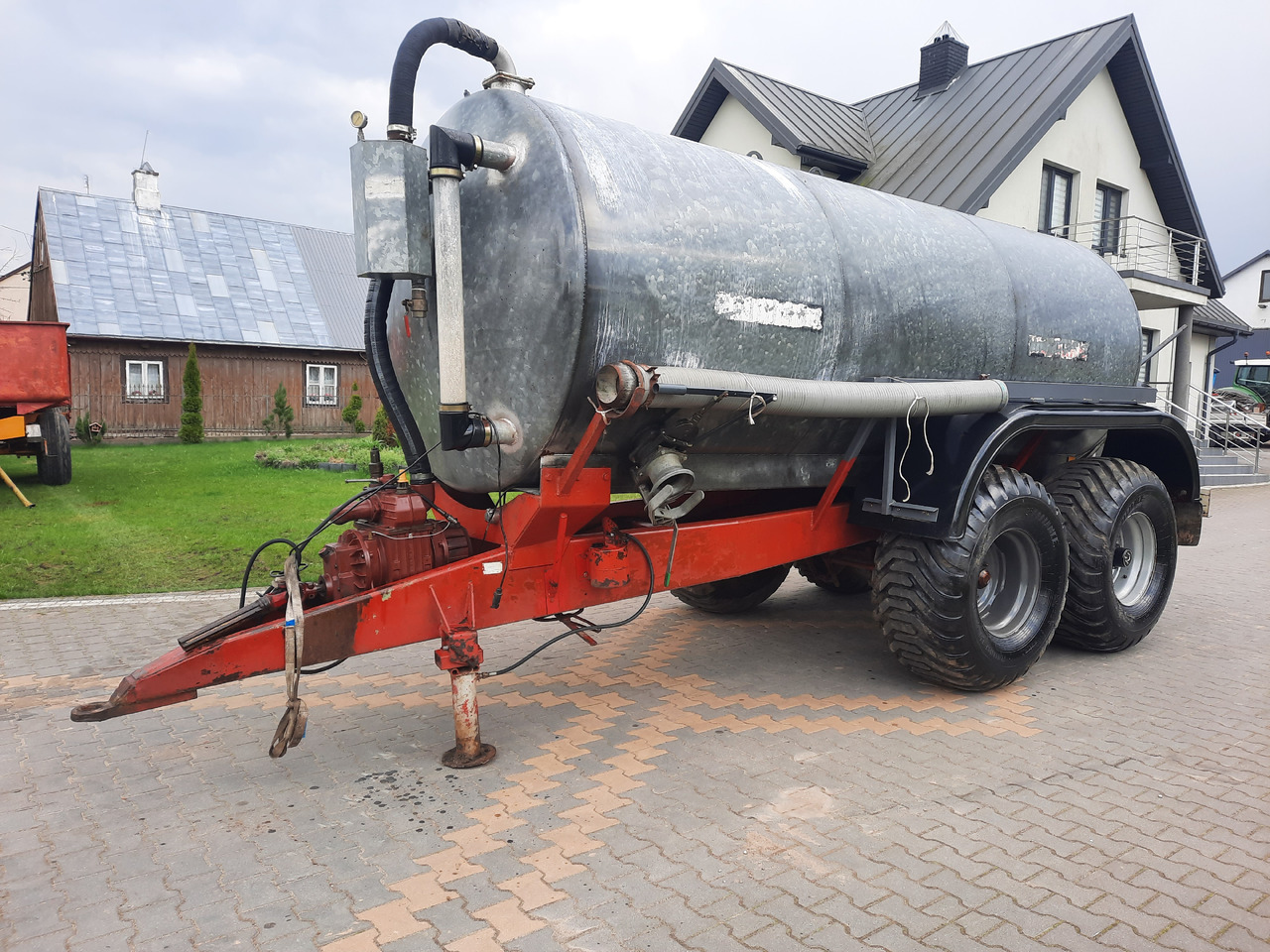 SODIMAC TL 125, 11 700 L - Fekálny náves: obrázok 1 SODIMAC TL 125, 11 700 L - Fekálny náves: obrázok 1