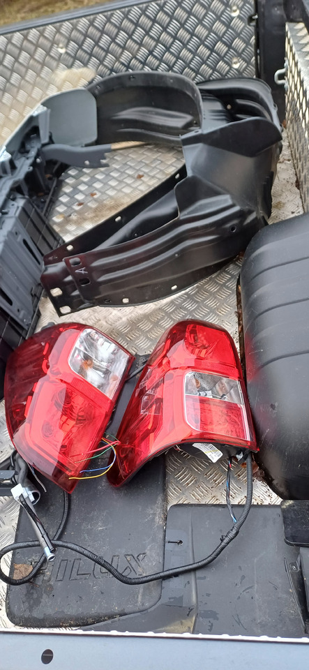 TOYOTA HILUX Extracab (2023 r.) NOWA paka skrzynia - Karoséria a exteriér pre Iné stroje: obrázok 2 TOYOTA HILUX Extracab (2023 r.) NOWA paka skrzynia - Karoséria a exteriér pre Iné stroje: obrázok 2