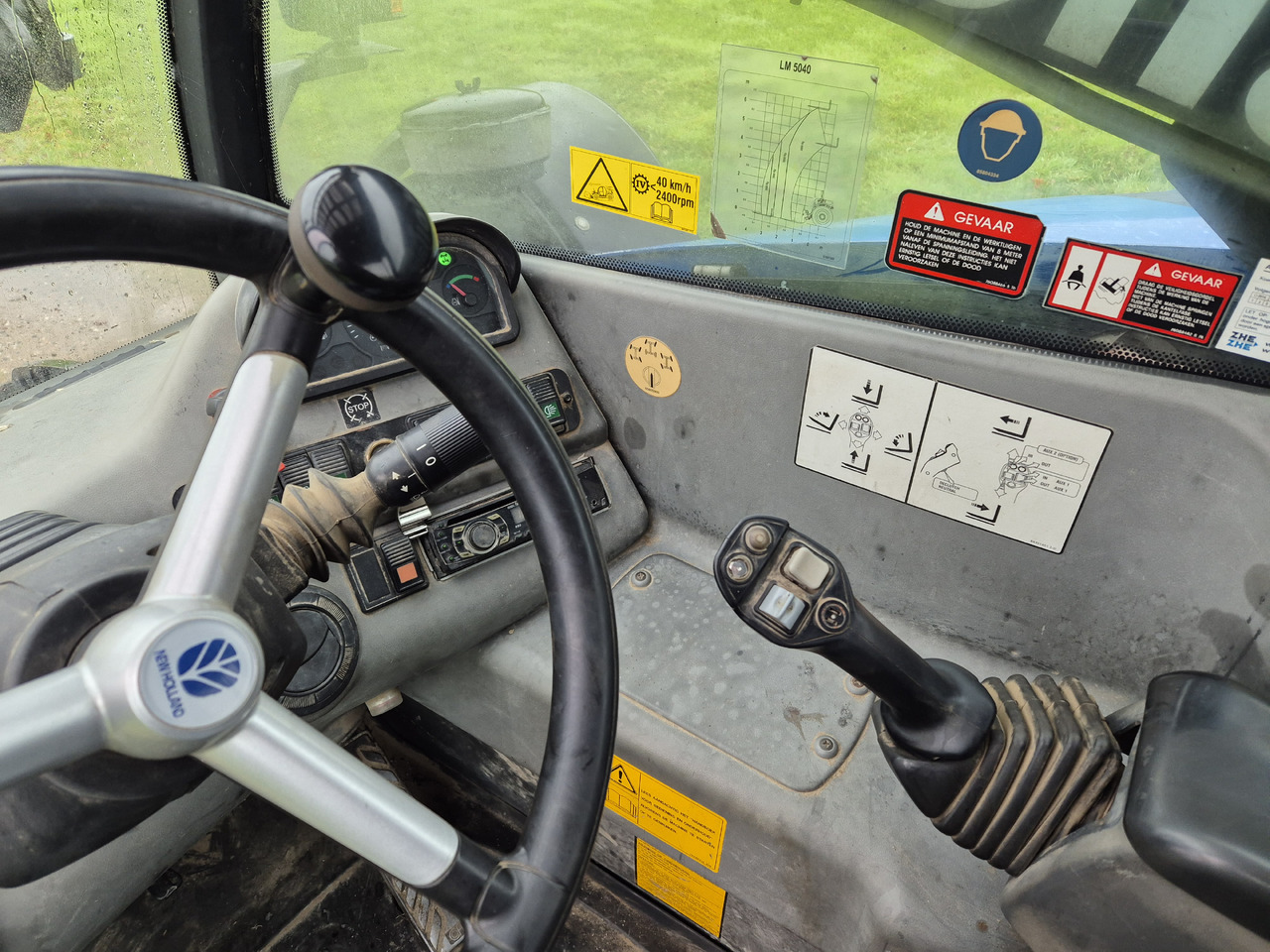 Stavebné stroje NEW HOLLAND LM 5040: obrázok 8 Stavebné stroje NEW HOLLAND LM 5040: obrázok 8