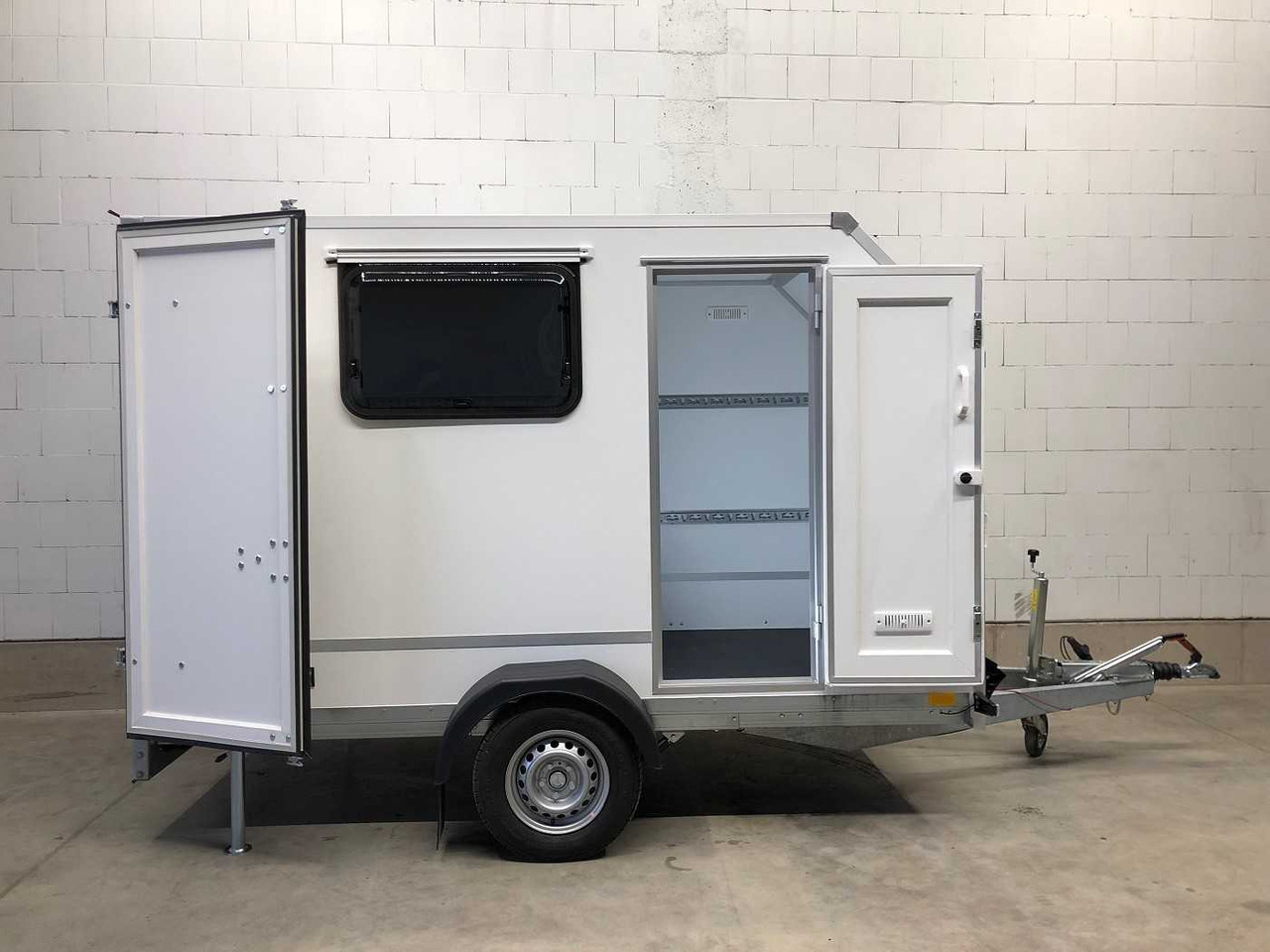 BLYSS F1330HD Seitentür,Fenster,Aero Kofferanhänger - Príves skriňové: obrázok 1 BLYSS F1330HD Seitentür,Fenster,Aero Kofferanhänger - Príves skriňové: obrázok 1