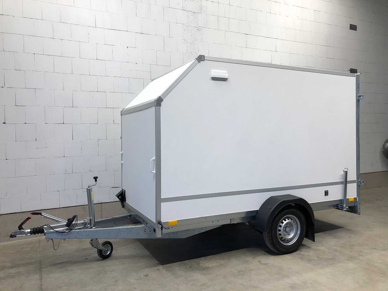 BLYSS F1330HD Seitentür,Fenster,Aero Kofferanhänger - Príves skriňové: obrázok 4 BLYSS F1330HD Seitentür,Fenster,Aero Kofferanhänger - Príves skriňové: obrázok 4