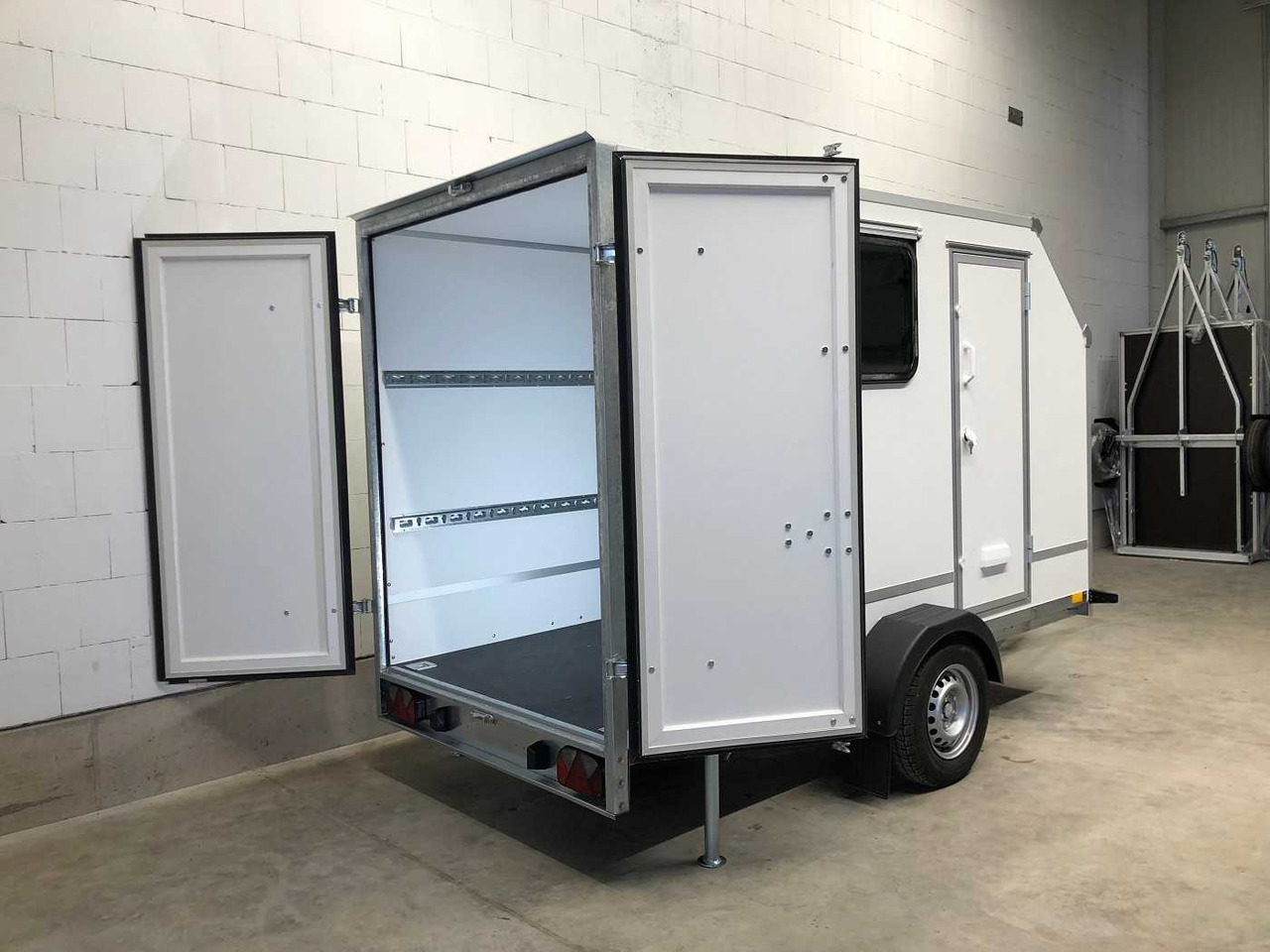 BLYSS F1330HD Seitentür,Fenster,Aero Kofferanhänger - Príves skriňové: obrázok 5 BLYSS F1330HD Seitentür,Fenster,Aero Kofferanhänger - Príves skriňové: obrázok 5