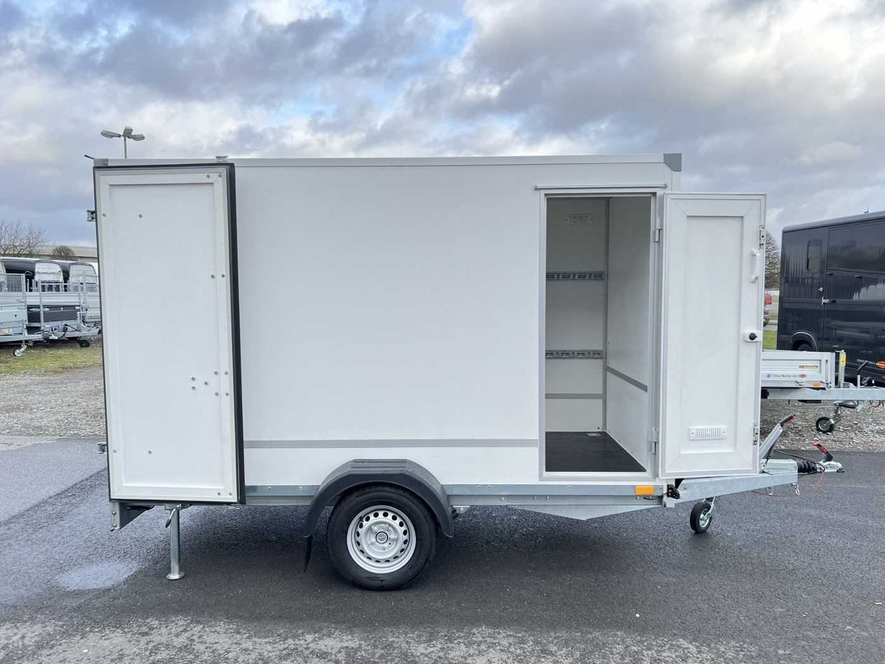 BLYSS F1330HD Seitentür Kofferanhänger - Príves skriňové: obrázok 1 BLYSS F1330HD Seitentür Kofferanhänger - Príves skriňové: obrázok 1