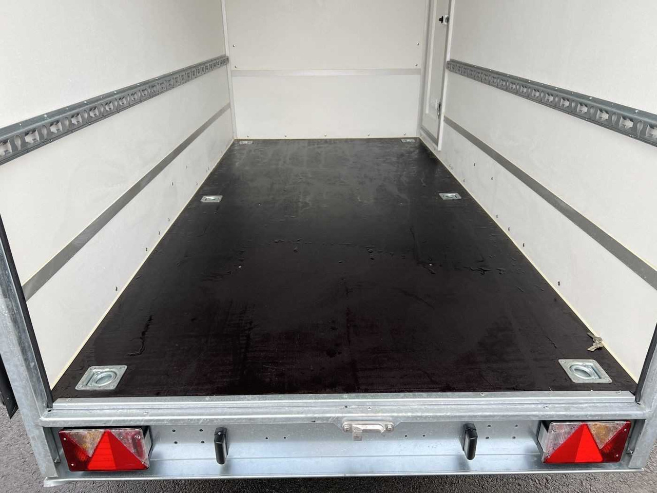 BLYSS F1330HD Seitentür Kofferanhänger - Príves skriňové: obrázok 5 BLYSS F1330HD Seitentür Kofferanhänger - Príves skriňové: obrázok 5
