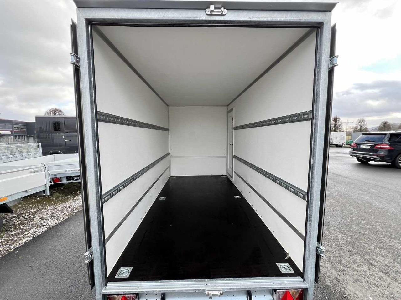 BLYSS F1330HD Seitentür Kofferanhänger - Príves skriňové: obrázok 4 BLYSS F1330HD Seitentür Kofferanhänger - Príves skriňové: obrázok 4