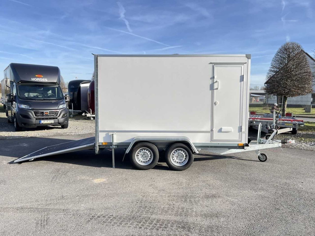 BLYSS F2030HTD Rampe + Seitentür Kofferanhänger - Príves skriňové: obrázok 2 BLYSS F2030HTD Rampe + Seitentür Kofferanhänger - Príves skriňové: obrázok 2