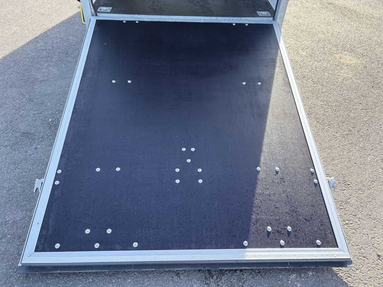 BLYSS F2030HTD Rampe + Seitentür Kofferanhänger - Príves skriňové: obrázok 4 BLYSS F2030HTD Rampe + Seitentür Kofferanhänger - Príves skriňové: obrázok 4