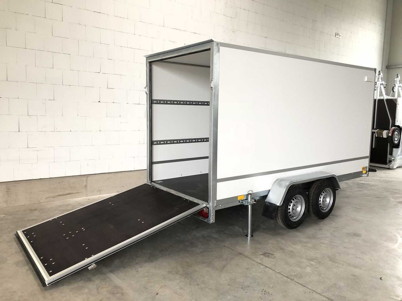 BLYSS F2736HTD Rampe Kofferanhänger - Príves skriňové: obrázok 1 BLYSS F2736HTD Rampe Kofferanhänger - Príves skriňové: obrázok 1