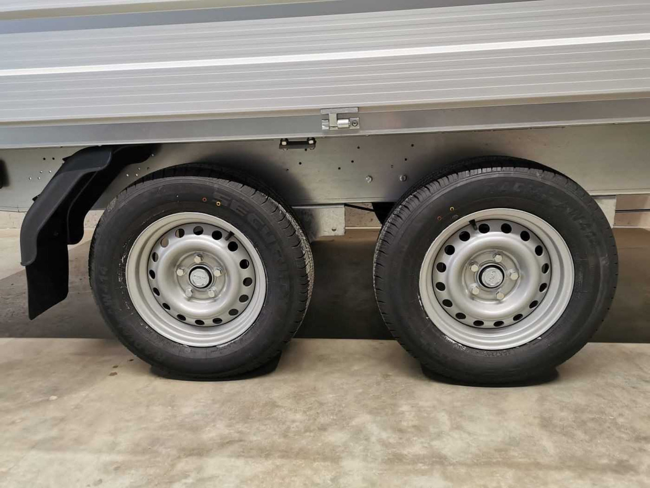 BOECKMANN HL-AL 3718/35 Eco XXL Hochlader - Auto príves: obrázok 2 BOECKMANN HL-AL 3718/35 Eco XXL Hochlader - Auto príves: obrázok 2