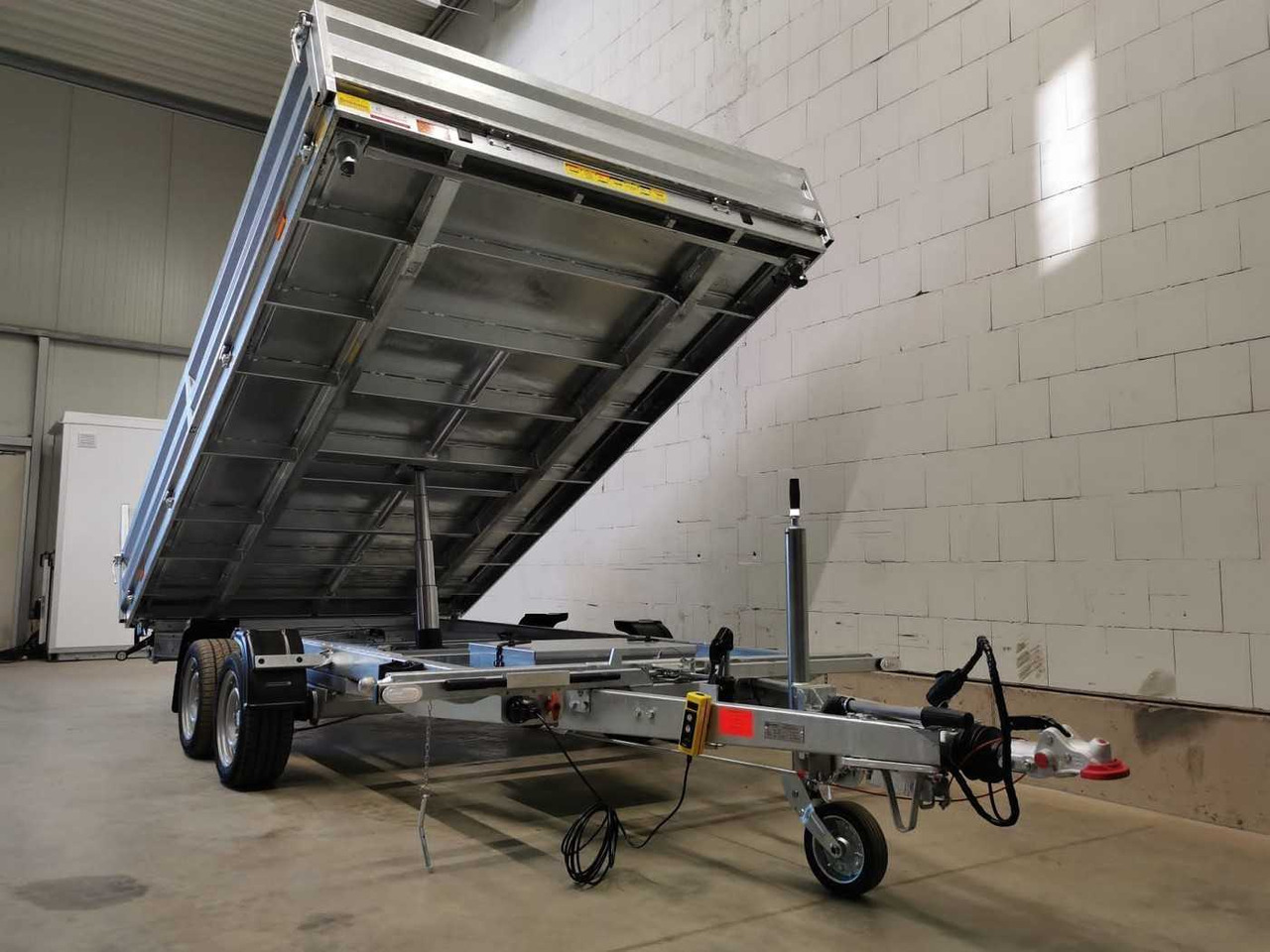 VEZEKO Juki 35.3 Multi Stahl Multidreiseitenkipper - Príves sklápěcí: obrázok 5 VEZEKO Juki 35.3 Multi Stahl Multidreiseitenkipper - Príves sklápěcí: obrázok 5