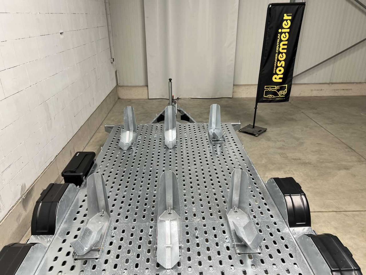 VEZEKO Motovan D 27+Box Motorradanhänger - Príves na prepravu motocyklov: obrázok 3 VEZEKO Motovan D 27+Box Motorradanhänger - Príves na prepravu motocyklov: obrázok 3