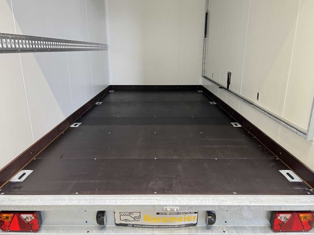 Nový Príves skriňové VEZEKO TK D 27.40 Flügeltüren+Seitenk Kofferanhänger Promotionanhänger: obrázok 10 Nový Príves skriňové VEZEKO TK D 27.40 Flügeltüren+Seitenk Kofferanhänger Promotionanhänger: obrázok 10